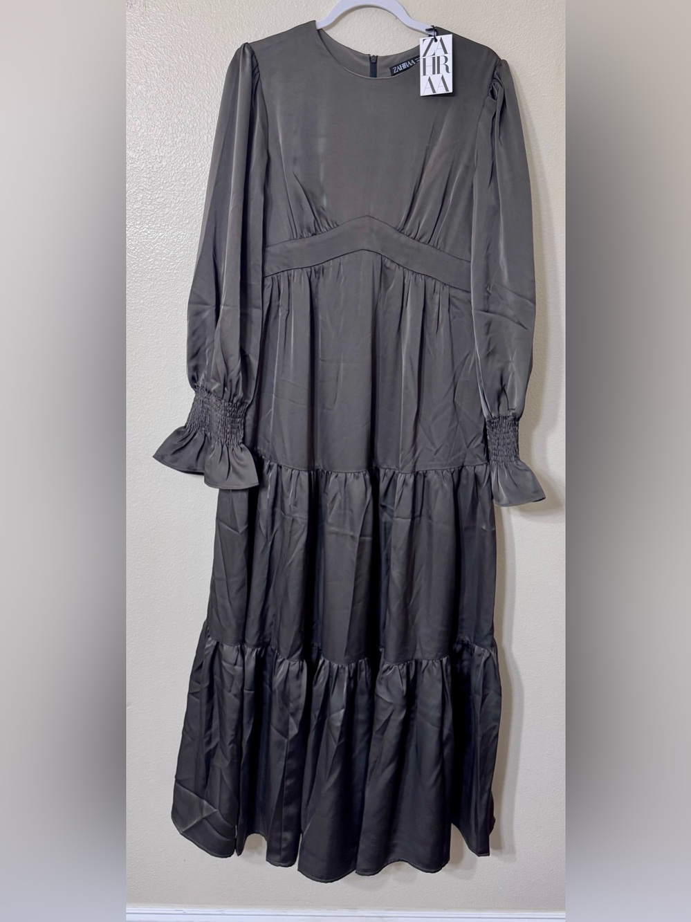NWT Zahraa The Label Charcoal Tiered Maxi Dress L Smocked Cuff - Picture 4 of 10